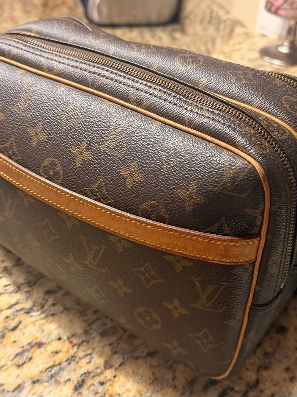 Louis Vuitton be silhouette